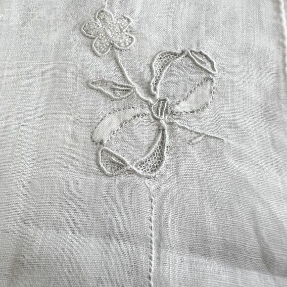 Handkerchief Vintage Corner Floral Embroidery Netting White on White Cotton - Picture 4 of 10